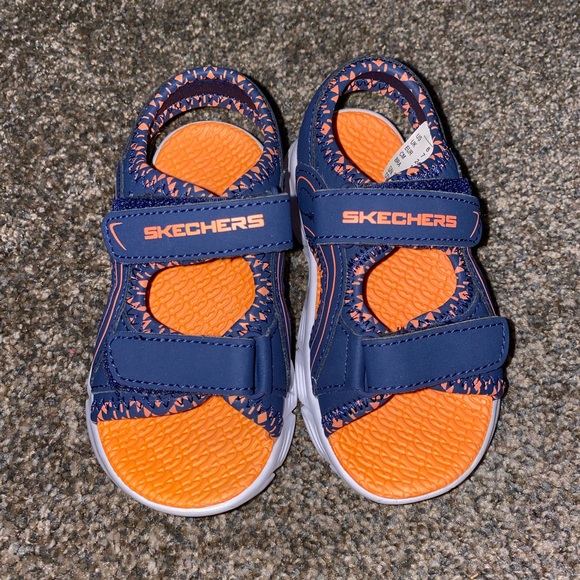 Brand new skechers - Picture 1 of 4